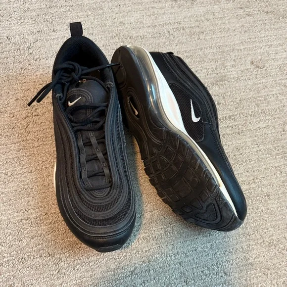 Nike Black and White Air Max Shoes - Picture 2 of 3